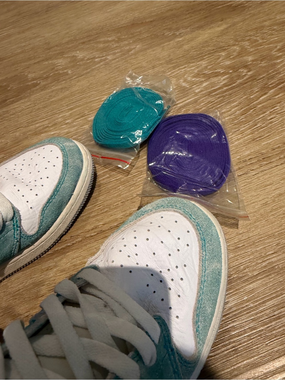 Jordan 1 Retro High OG "Teal" sneakers - Picture 4 of 4